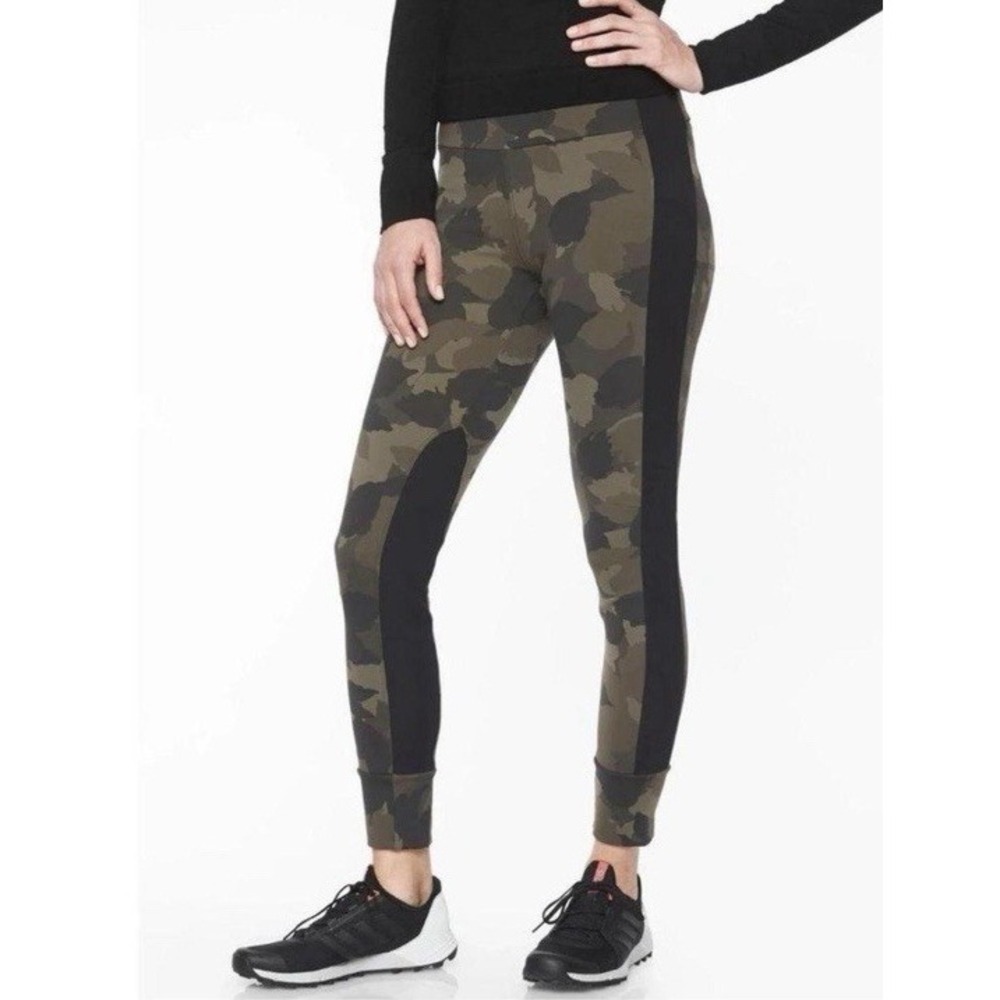 Athleta Essex Hybrid Camo Tight Legging Pants Olive/Black Camo Size Medium
